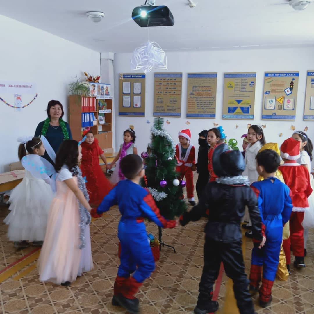 Жарқыра жайна жаңа жыл